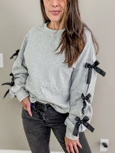 Load image into Gallery viewer, Bowknot Crewneck
